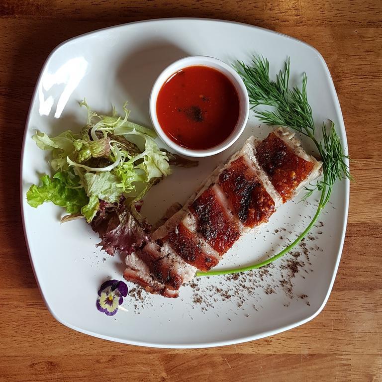 New Gurkha Inn Брекон Экстерьер фото