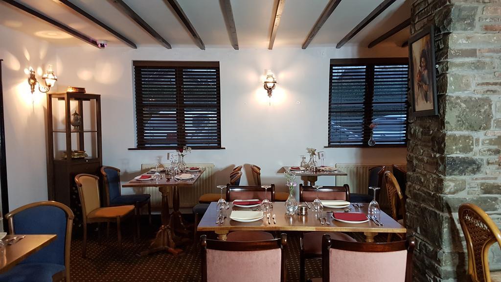 New Gurkha Inn Брекон Экстерьер фото